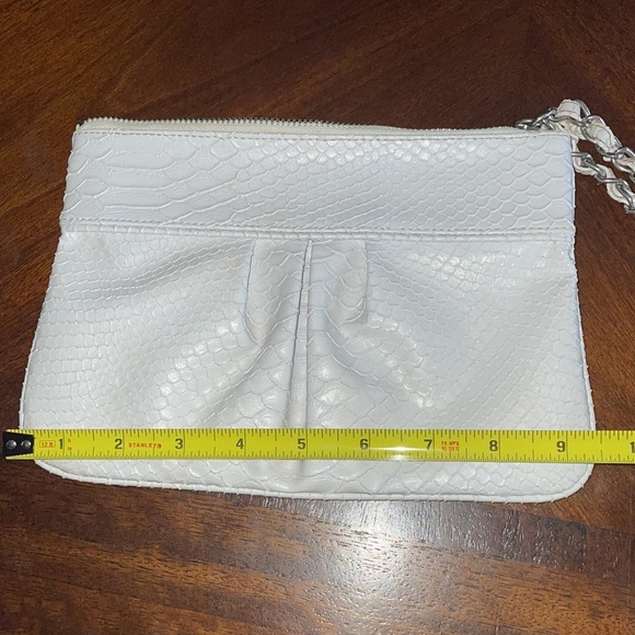 Express white scale pattern clutch - Picture 11 of 12
